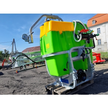 Opryskiwacz zawieszany KLARA 600 litrów